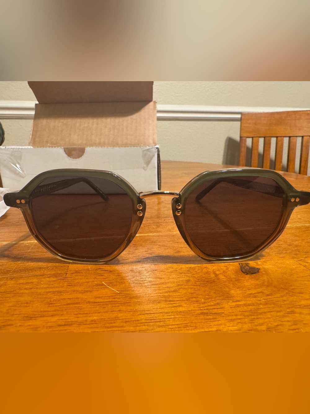 BRAND NEW KREWE Dakota Sunglasses in Wasabi
